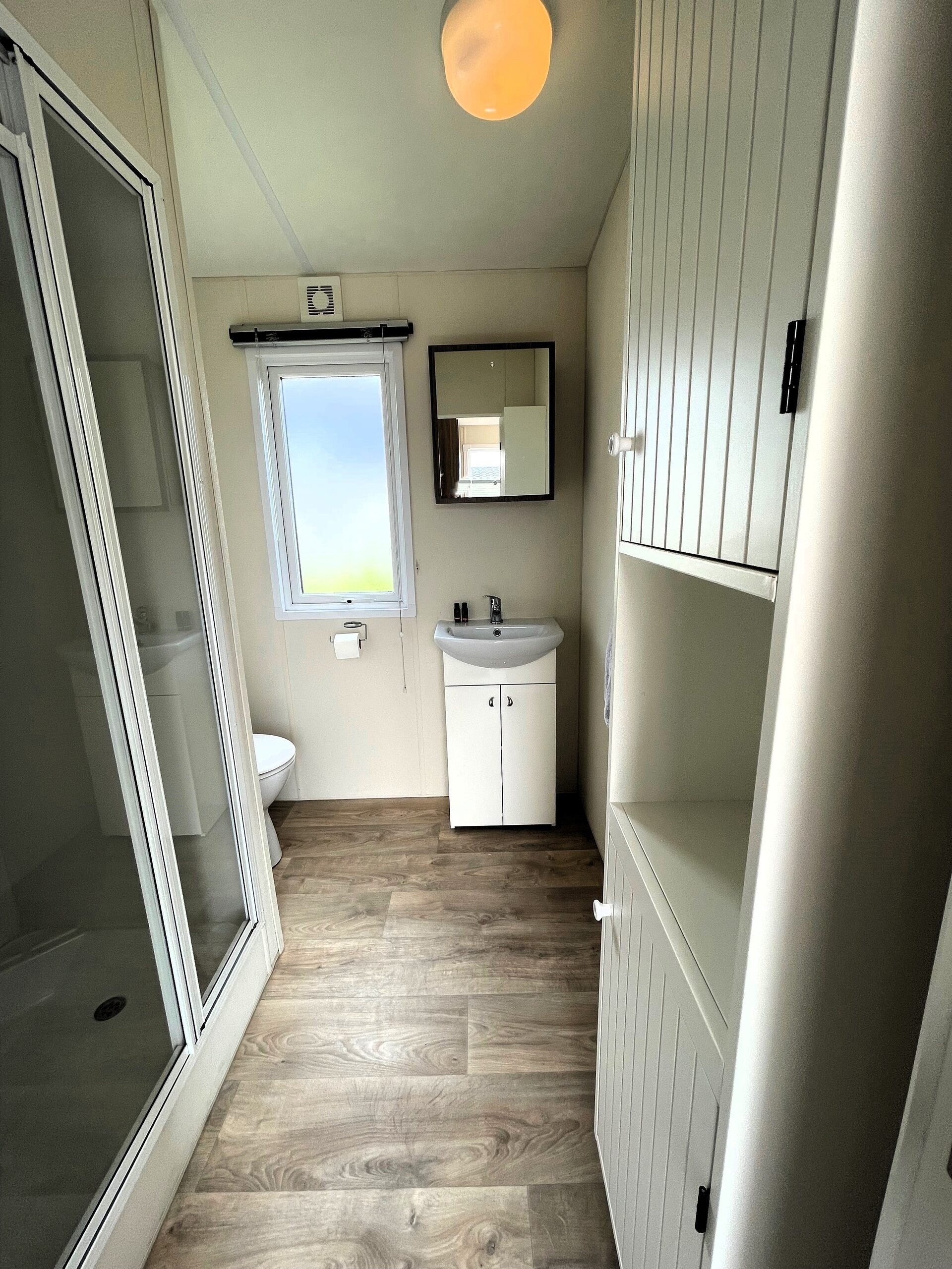 Bathroom 64a2e68a411c8