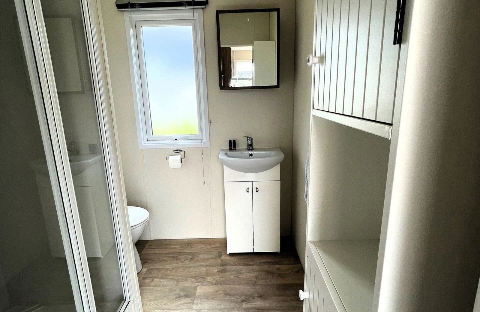 Bathroom 64a2e68a411c8