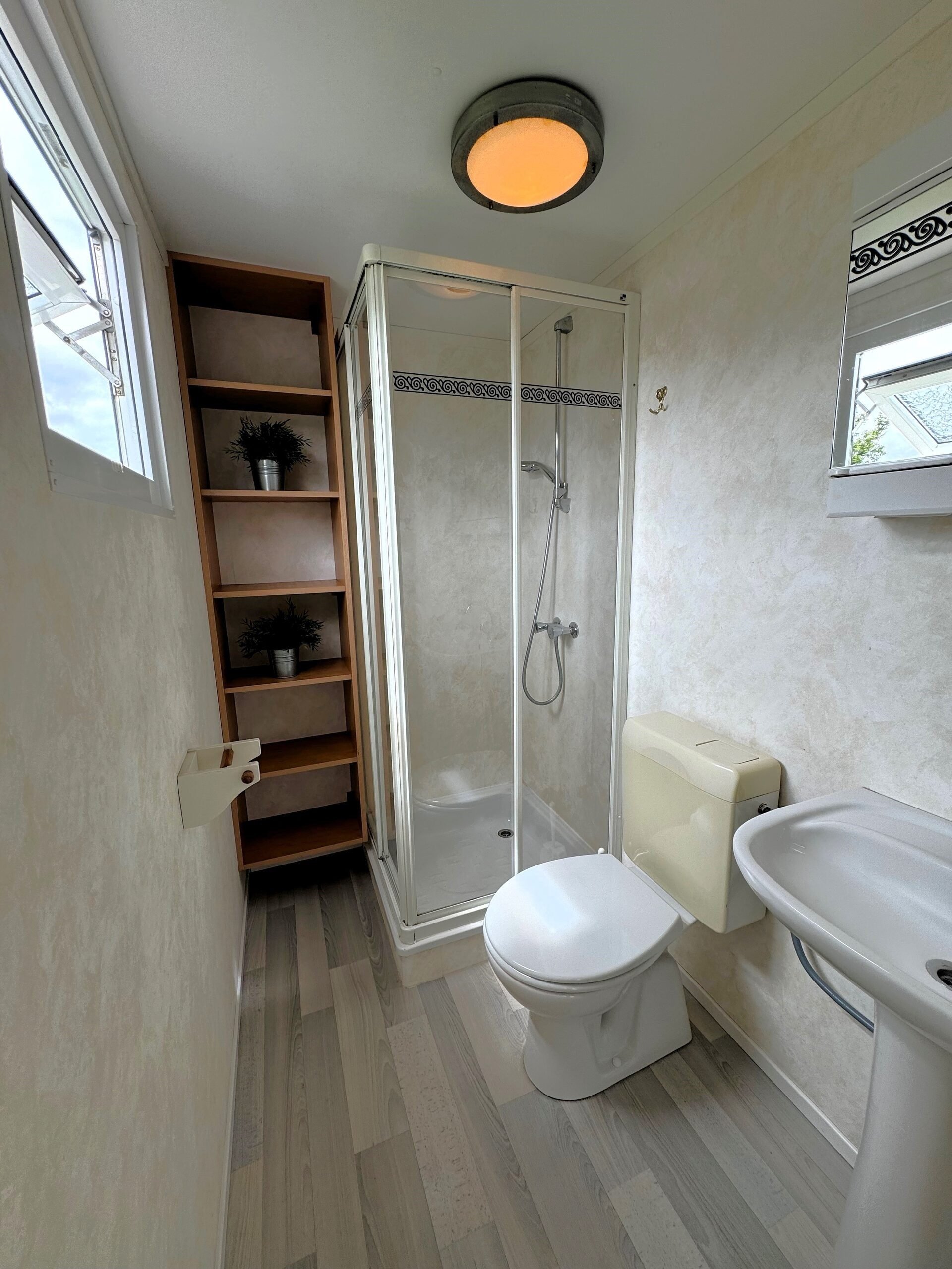 Bathroom 668c2c13df3b8