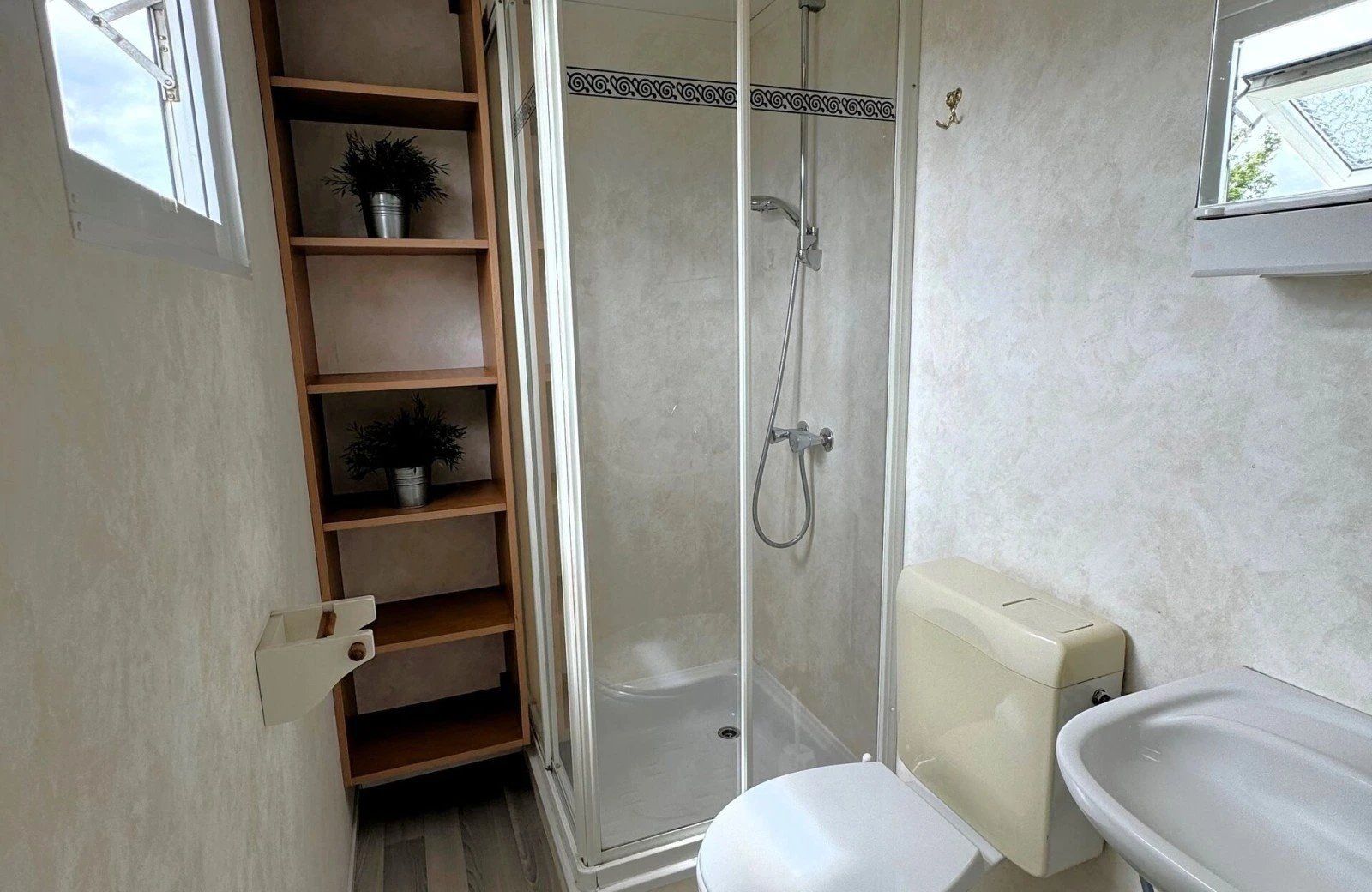 Bathroom 668c2c13df3b8