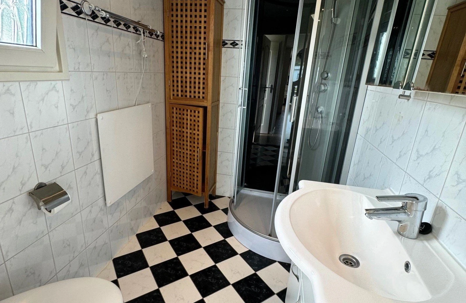 Bathroom 668c2c9ca1640
