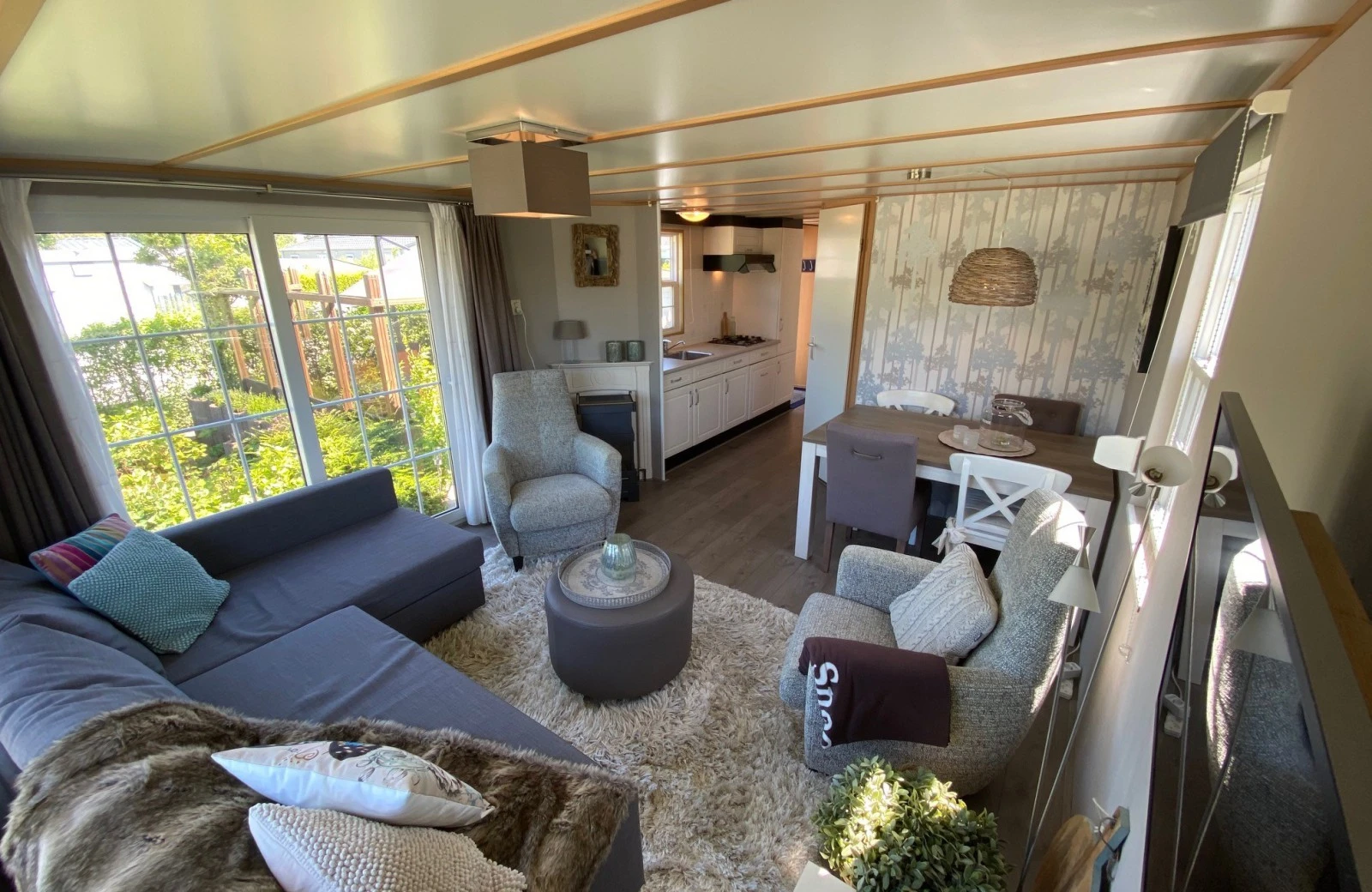 D03 living room wide