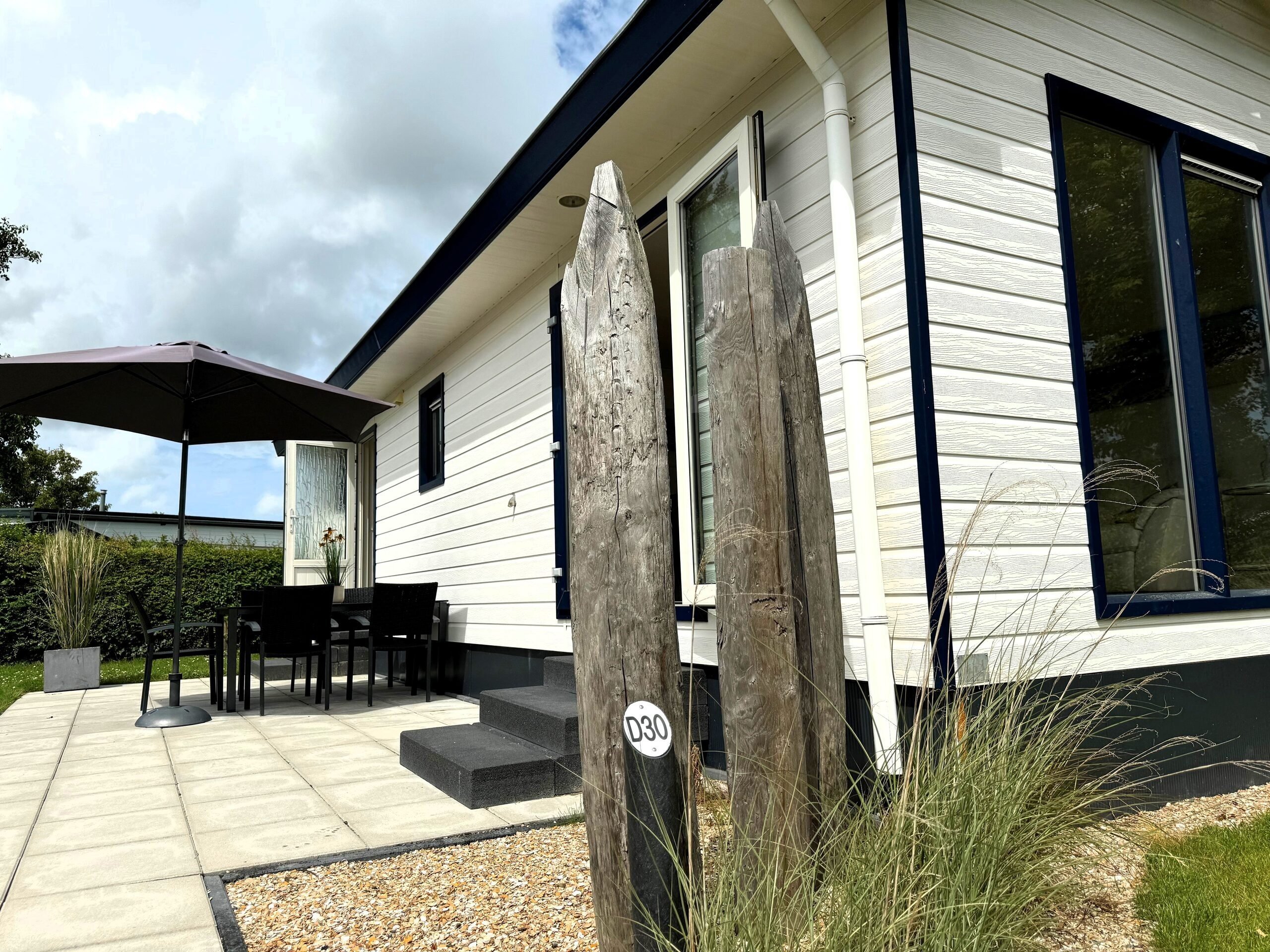 Front side atmosphere