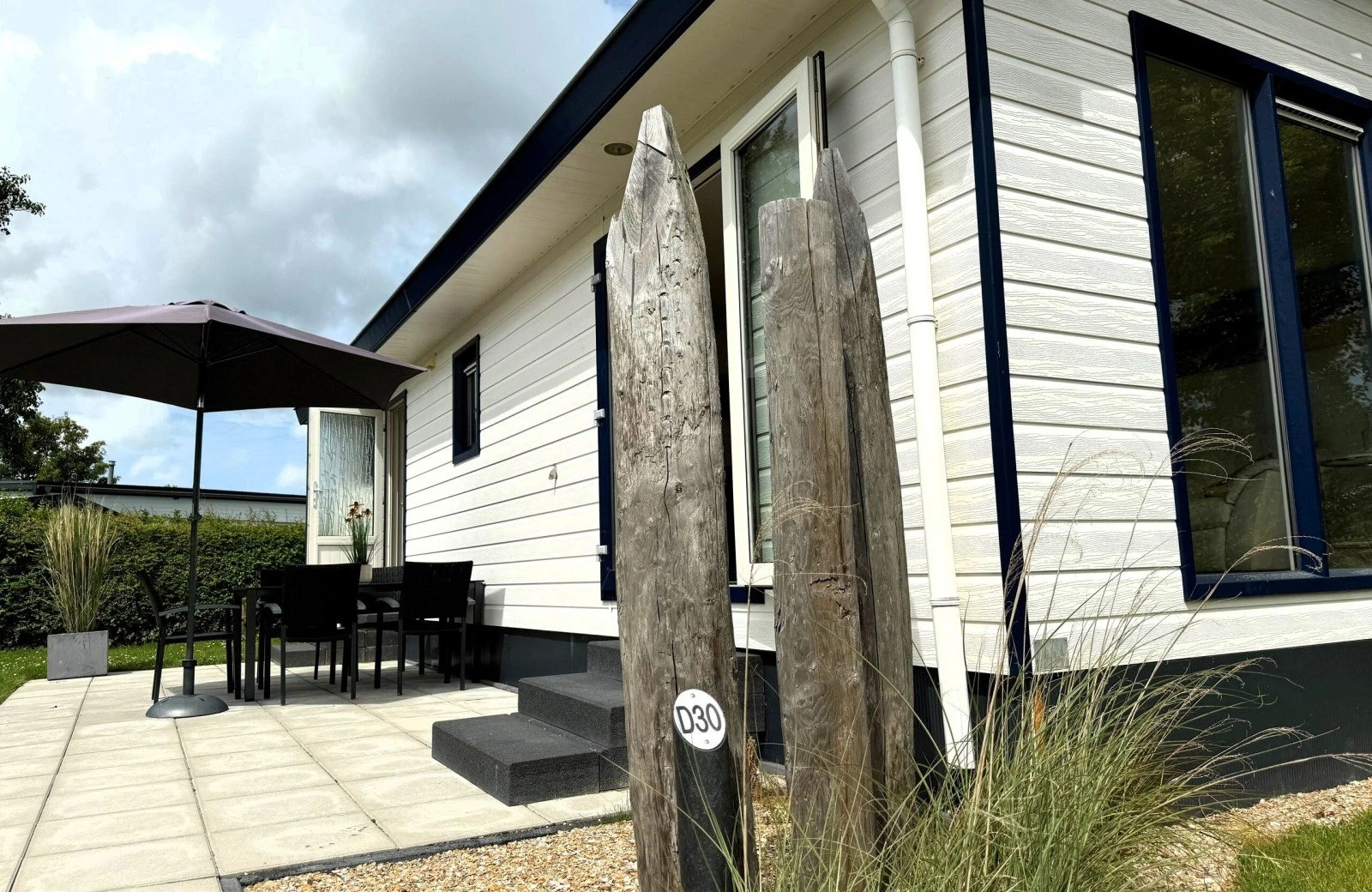 Front side atmosphere