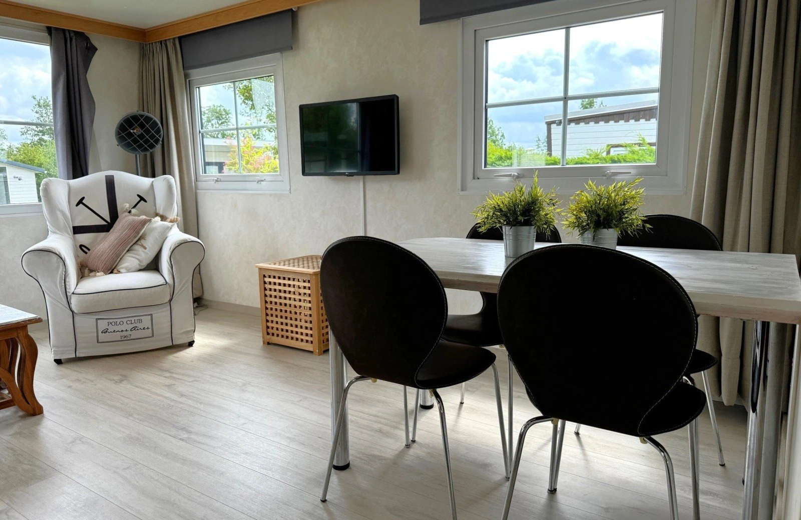 Living room 2 668c2c3243dc1