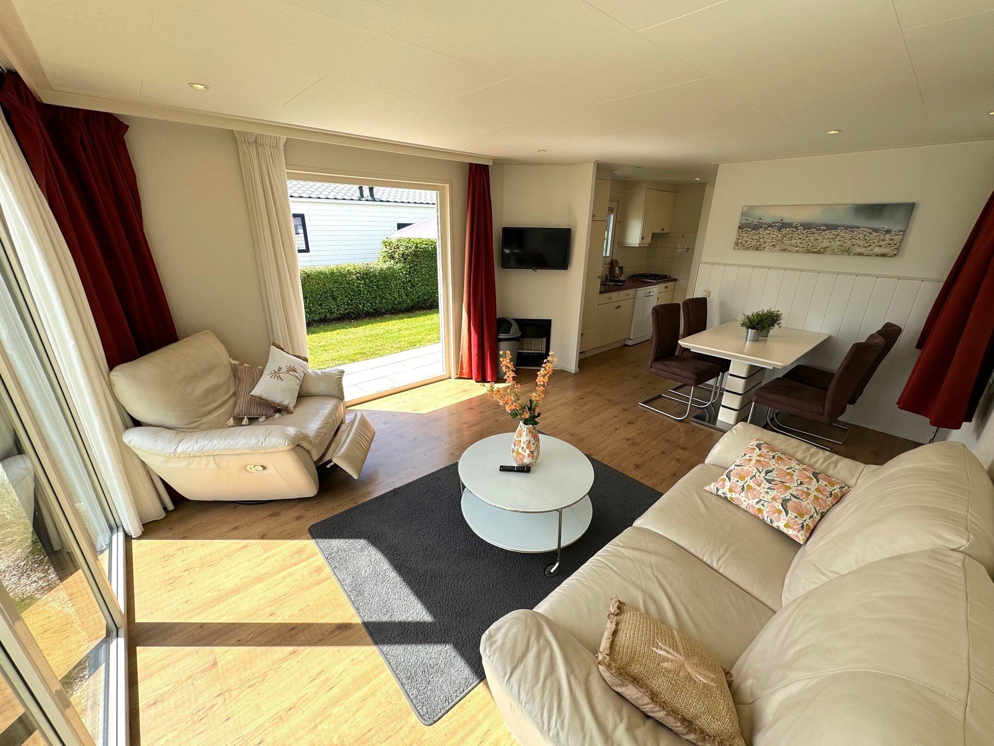 Living room 2 668c2cccbd7f9