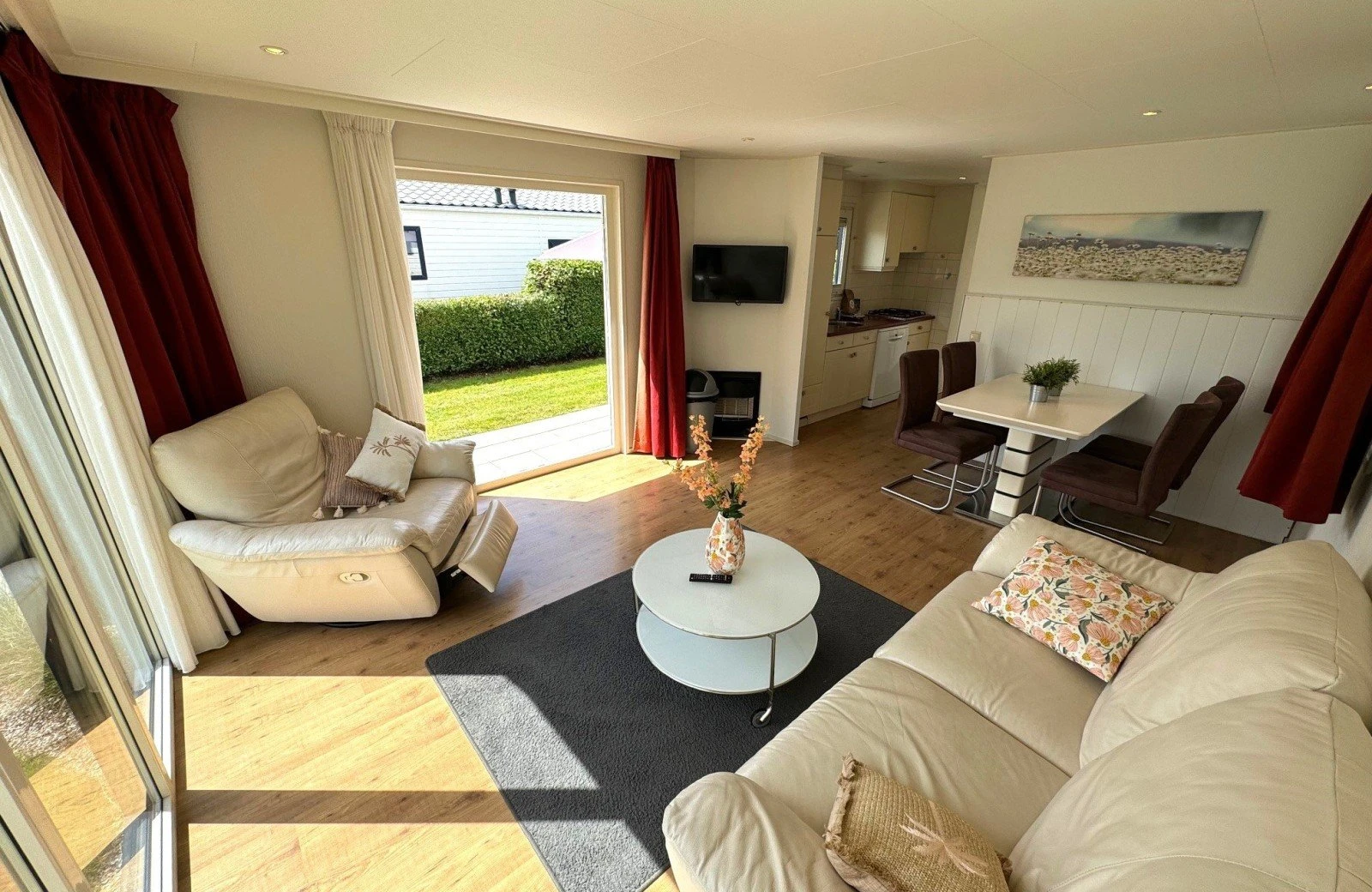 Living room 2 668c2cccbd7f9