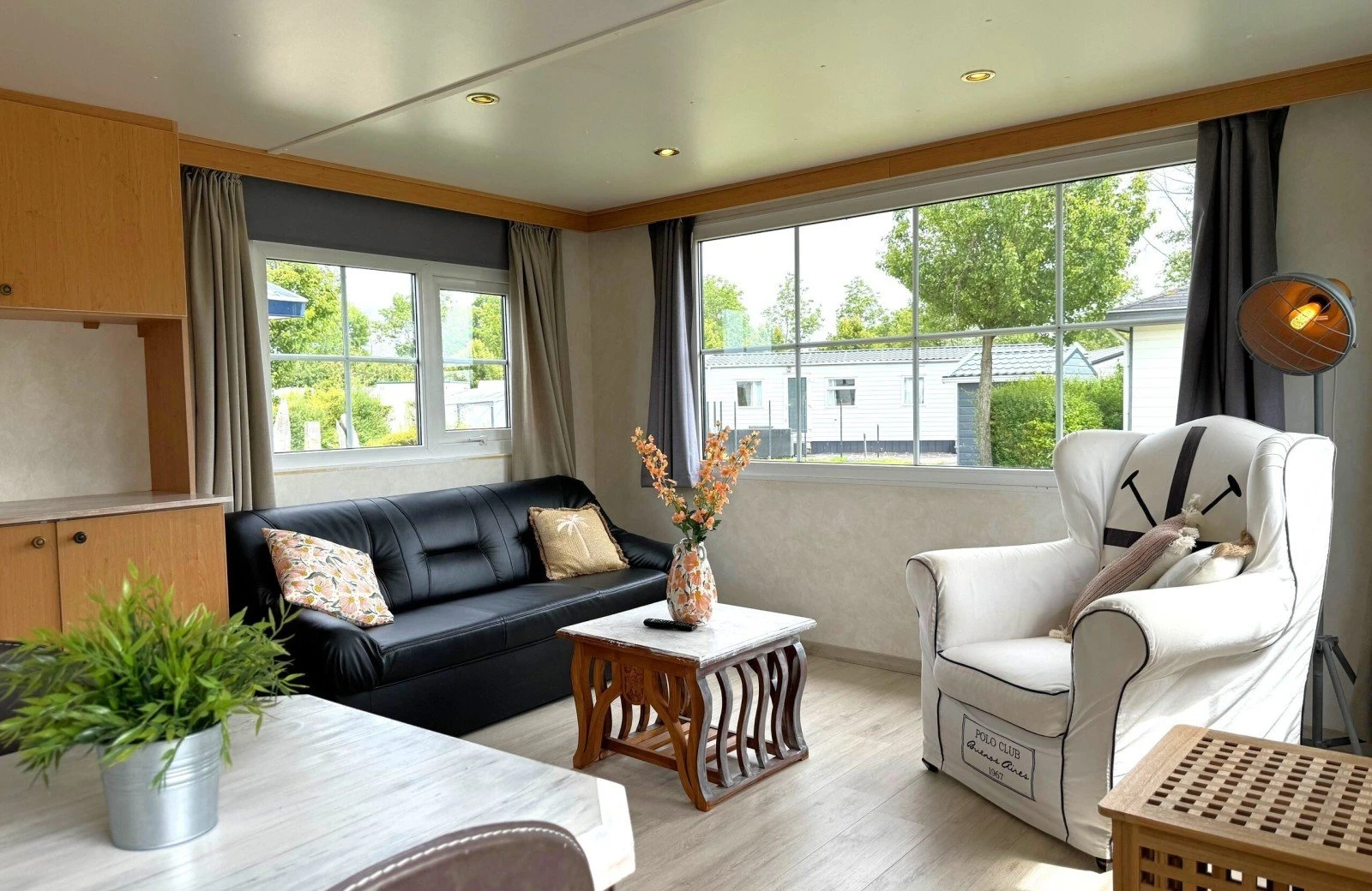 Living room 668c2c35caea1